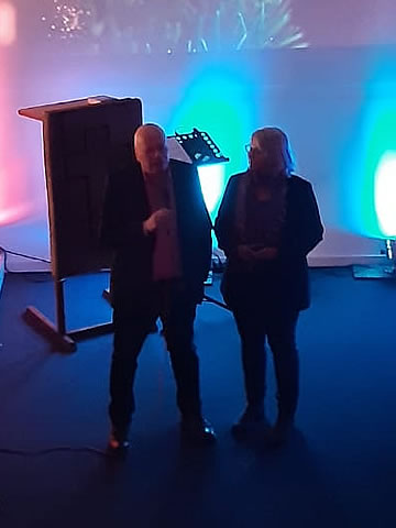 Menschen im Gottesdienst
